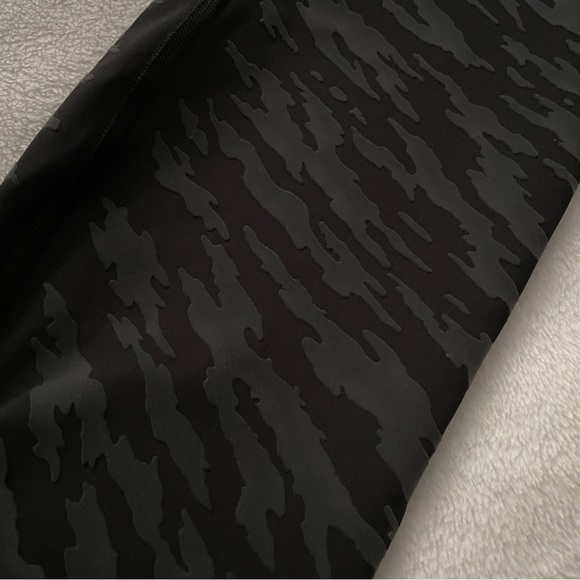 Lululemon Lunar New Year Wunder Under HR Tight 25” - Picture 6 of 6